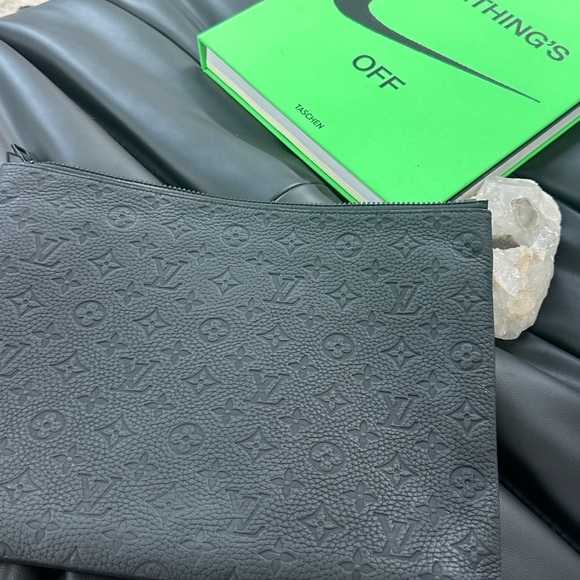 LOUIS VUITTON Virgil Abloh Monogram Taurillon Zoom With Friends A4 Pouch Clutch - Picture 9 of 10